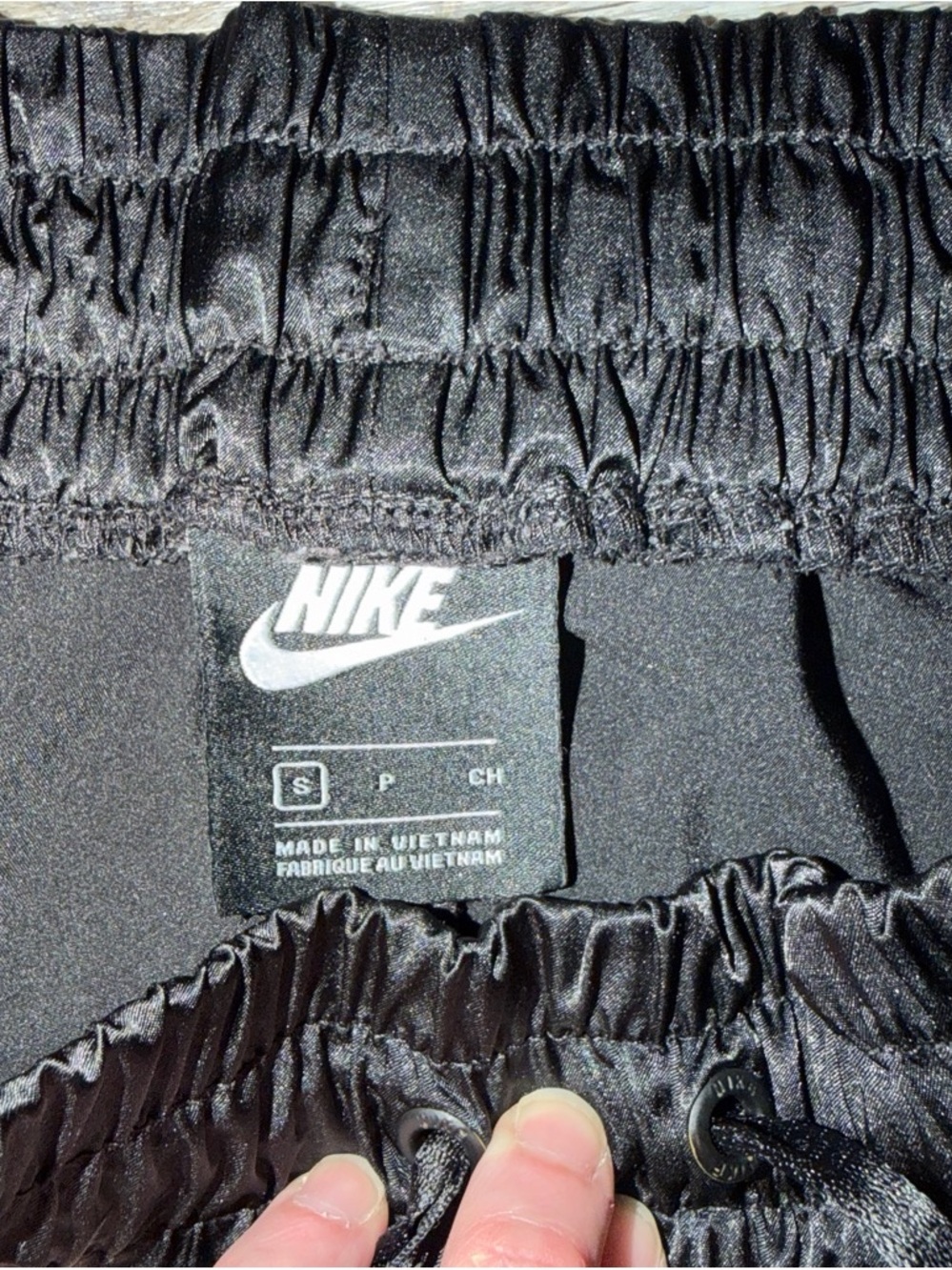 Nike Air Women's Satin Track Pants Joggers Black
Size Small BV4781-010 - Picture 4 of 5